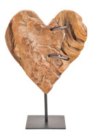 Holz-Herz auf einem Metallständer